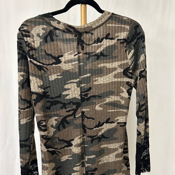 VENUS Gray Patterned Top - Picture 1 of 4